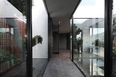 Photo 8 of 50 in The revealing house by Dan Israelevitz - Dwell