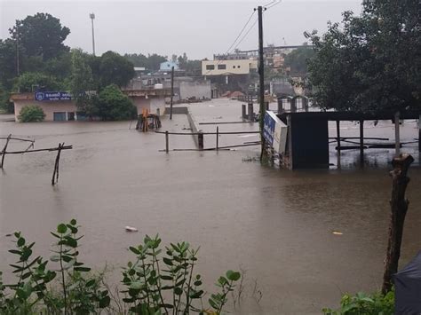 નર્મદા ડેમમાંથી પાણી છોડાતા ચાંદોદના મલ્હારરાવ ઘાટના 108 પગથિયા પાણીમાં ...