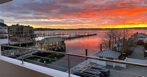 Harborside Inn ₹ 18,932. Newport Hotel Deals & Reviews - KAYAK
