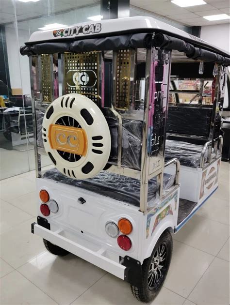 E Rickshaw Loader - CITY CAB DLX E-Rickshaw Manufacturer from Lucknow