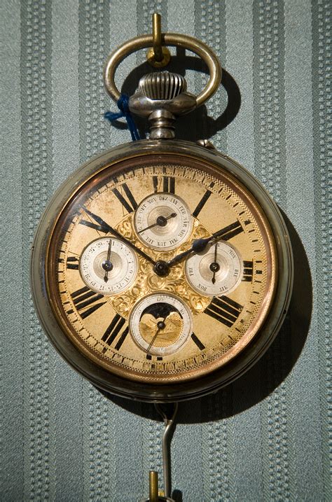 File:Vienna - Vintage pocket watch - 0598.jpg - Wikimedia Commons