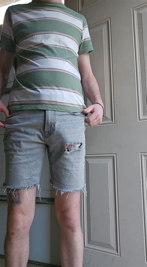 Ripped jean shorts : r/freeballing