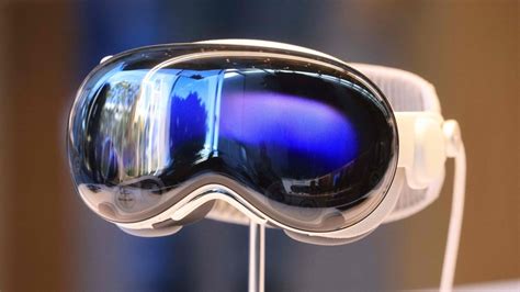 Pilot flies plane with Apple Vision Pro? Shocking video post goes viral ...