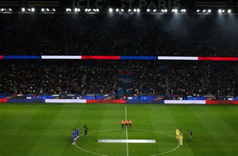 Players and Fans Remember Victims of 2015 Paris Terror Attacks Before ...