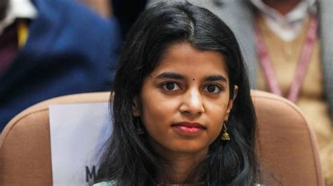 'Mann Nahi Hai': Maithili Thakur Quits Interview Midway After ‘Secret ...