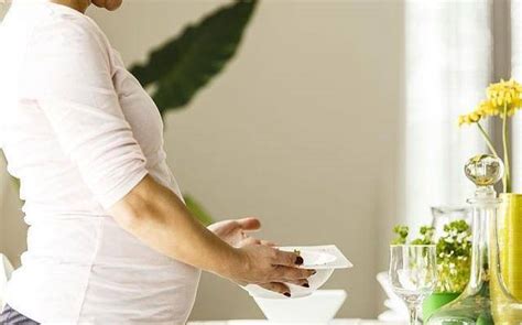 孕期这3个现象，是胎宝饿的表现，提醒孕妈该吃饭了_补充_宝宝_时候
