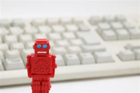 Mini Robot From Old Keyboard 的图像结果