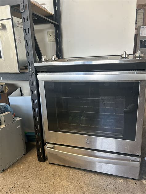GE Electric Slide In Range for Sale in Redmond, WA - OfferUp