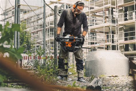 BT 131 Petrol Earth Auger | STIHL