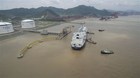 宁波：舟山港成首个"10亿吨"大港 连续九年世界第一