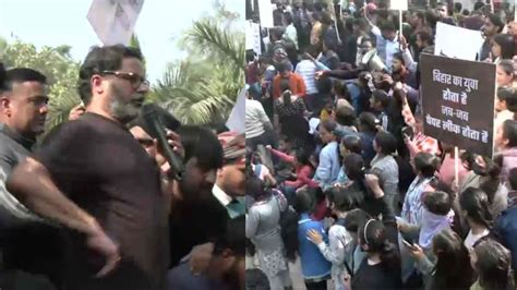 BPSC Protest: अनुमित नहीं मिलने के बाद भी गांधी मैदान में पहुंचे हजारों ...