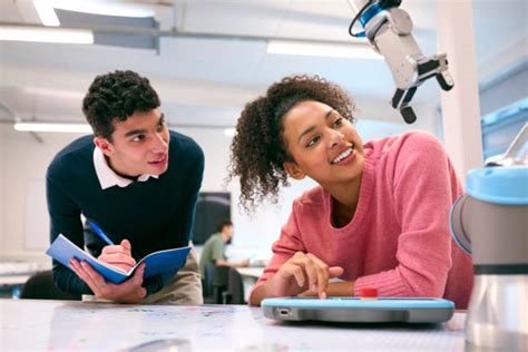 Engineering College Students 的图像结果