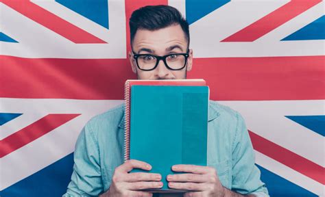 英国读研有什么要求，需要多少费用 | 英国留学 — Red Scarf