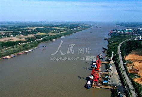 安徽铜陵：长江港口装卸忙-人民图片网