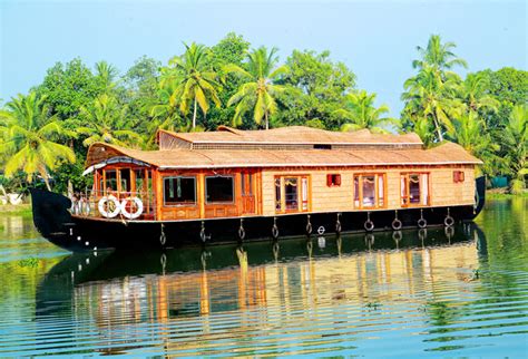 Luxury Houseboats in Alleppey Kumarakom Kerala, Luxury Boat House ...