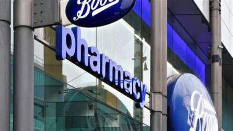 முகேஷ் அம்பானி புதிய திட்டம்.. பிரிட்டன் பார்மசி நிறுவனத்தைக் கைப்பற்ற ...