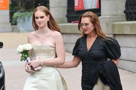 Brooke Shields’ daughter Grier Henchy wore her mom’s 1997 wedding dress ...