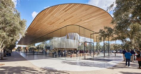 Apple Park Visitor Center opens to the public - Apple (IN)