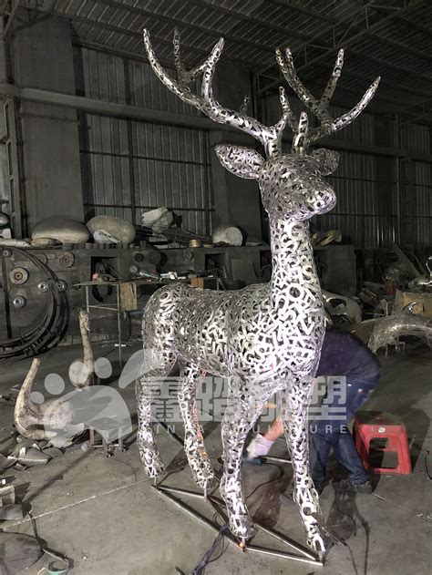 不锈钢镜面雕塑鹿-东莞市礼成广告有限公司