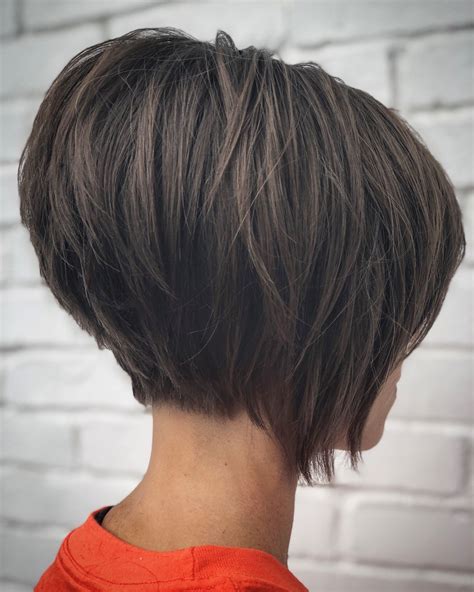 Razored stacked bob // @emily_yvonne_ | Стрижка, Короткие стрижки ...