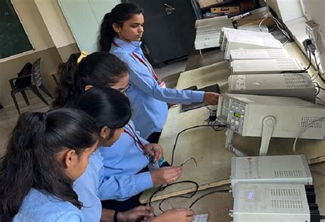 ROBERT ALLEN PEASE (Electronic Devices and circuits Laboratory)