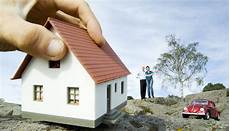 casa da comprare montaje de una mano agarrando una vivienda y consejos para casa da comprare montaje de una mano agarrando una vivienda y consejos para