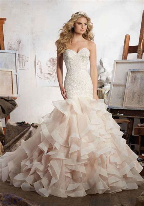 10 Popular Wedding Dress Styles for Getting Married in Vegas