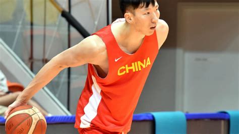 中国男篮12人大名单猜想：各位置均为4人，徐杰、赵睿面临二选一_东方体育