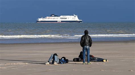 "On va aller de drame en drame" : dans la Manche, les migrants prennent ...