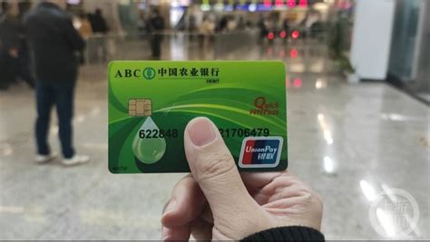 今起刷银行卡可乘坐重庆轨道交通 记者体验：3秒进站_重庆市人民政府网