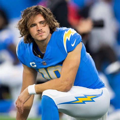 Justin herbert age net worth height bio career single – Artofit