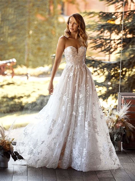 Beautiful Strapless Wedding Dresses