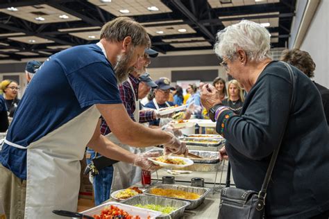 Residents show up in force for Rotary enchilada dinner - Ruidoso News