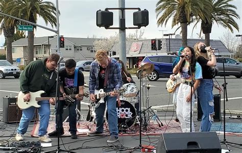 House Band at California International Marathon, Fair Oaks Blvd ...