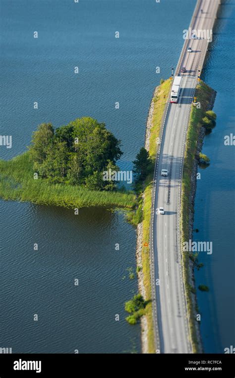 Bridge Over River 的图像结果