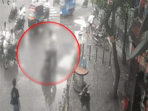 Youth in Surat commits suicides by jumping under moving truck Crushed ...