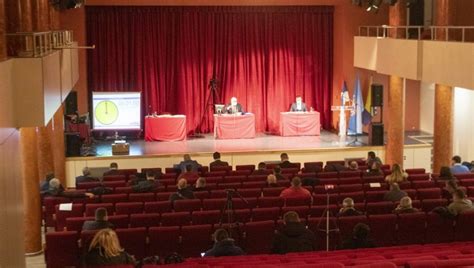 SVETOSAVSKE NAGRADE U SENCI UVREDA: Neočekivano burna sednica Skupštine ...