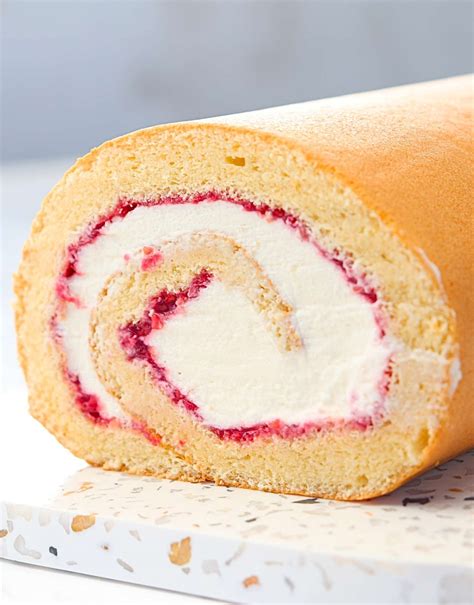 Strawberry & Raspberry Swiss Roll – Ovolite