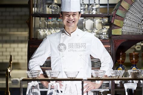 陕西新东方告诉你厨师基本功翻锅是怎么练成的_行业新闻_陕西新东方烹饪学校