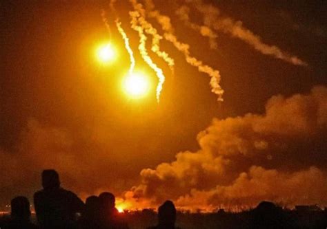 中东战火再起，伊朗5架货机落地7分钟，就惨遭以色列战机轰炸_腾讯新闻