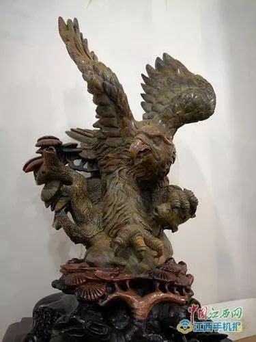 余江有位工艺大师：痴迷雕刻几十年 以“鹰”闻名