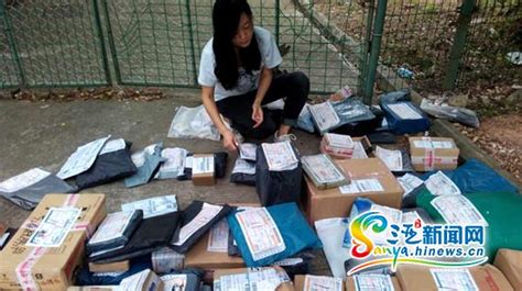 三亚女学生为母亲治病狂打工 1天送百余个包裹 - 中国在线