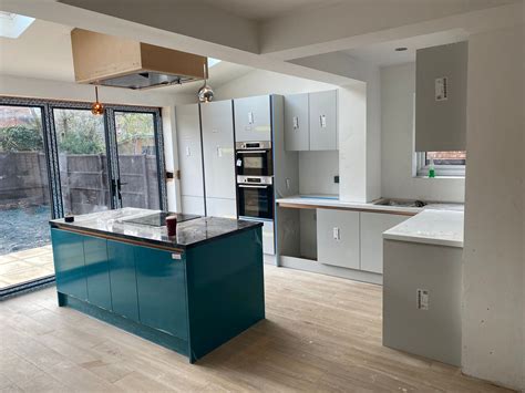https://www.londonhomerenovation.co.uk/img/kitchen-refurbishment-8.jpeg?utm_source=chatgpt.com