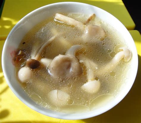蘑菇鸡架汤的做法_【图解】蘑菇鸡架汤怎么做如何做好吃_蘑菇鸡架汤家常做法大全_AnnieKitty_豆果美食