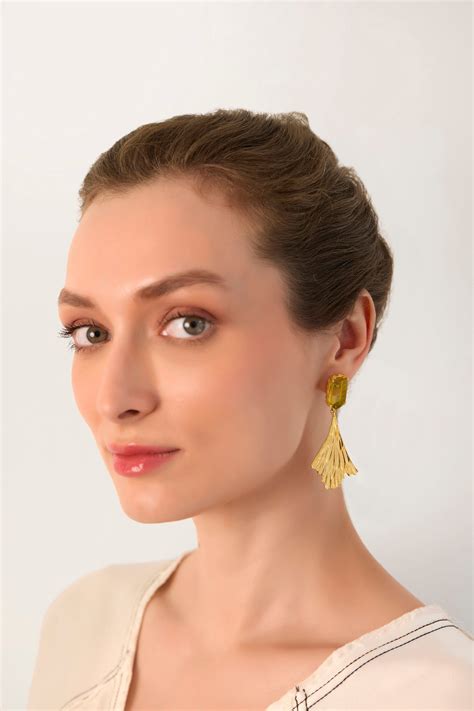 The Olive Earrings – STUDIO METALLURGY