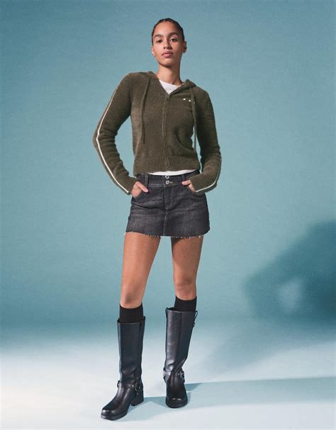 Embroidered knit zip-up cardigan - Women | Bershka