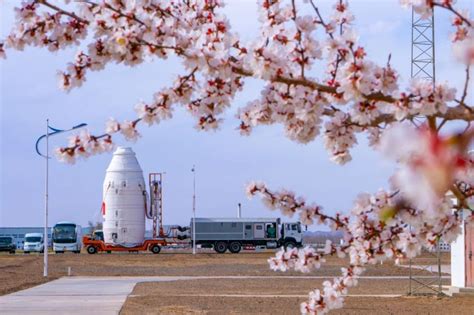 神十八乘组航天员将首次在春暖花开的季节出征太空！_腾讯新闻