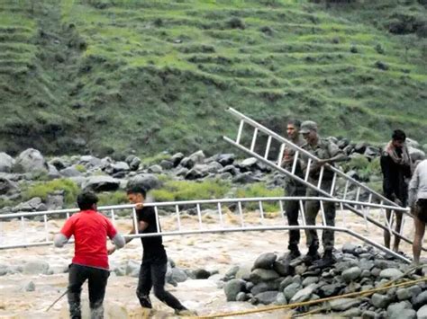 Rescue efforts continue despite death of Sepoy Balbir Singh - Army ...