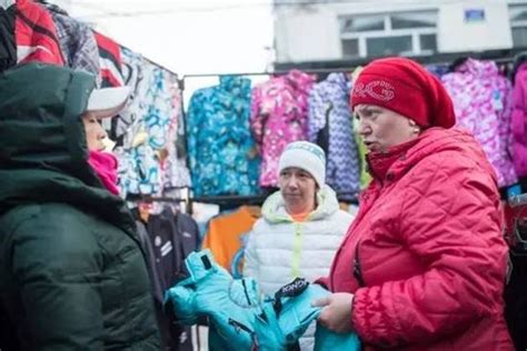 黑龙江零下40度的户外早市，货品冻成冰块，难得一见的市井风情_黑河_生活_天气