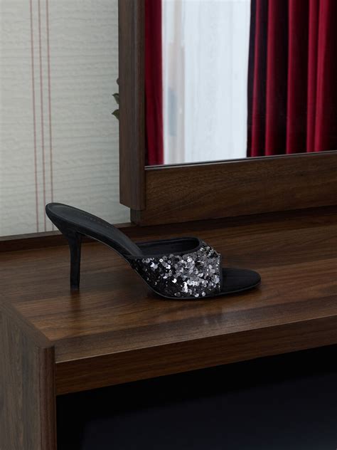 | CHARLES & KEITH IN